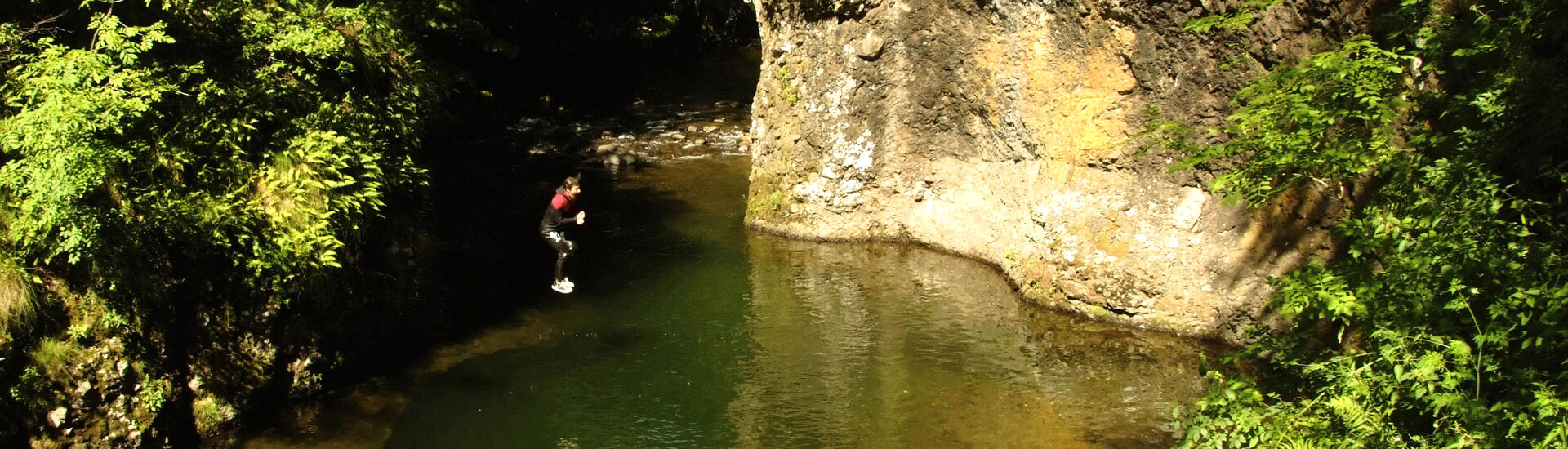 Découvrir et parcourir à la descente une rivière ou une gorge. 