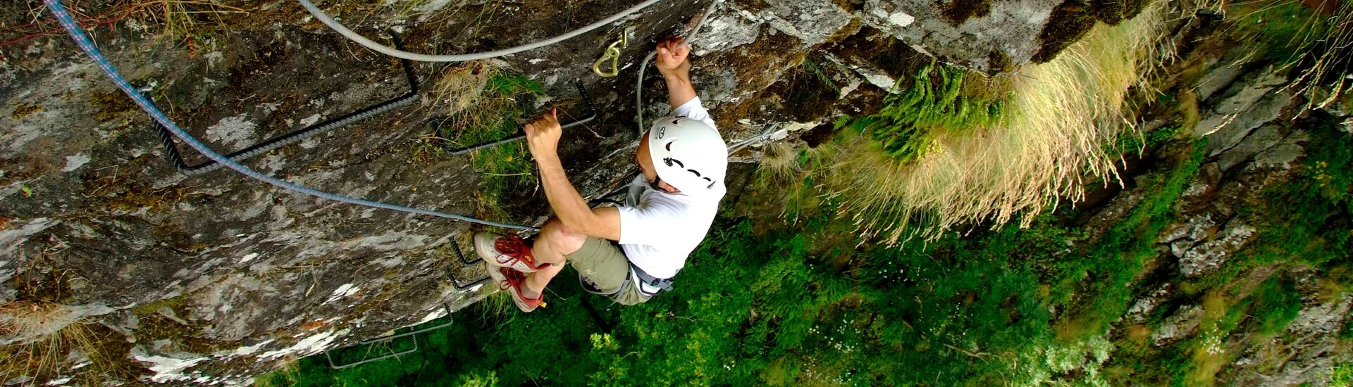 Les activités majeurs et incontournables du massif du Cantal : la randonnée, l'escalade et la via ferrata